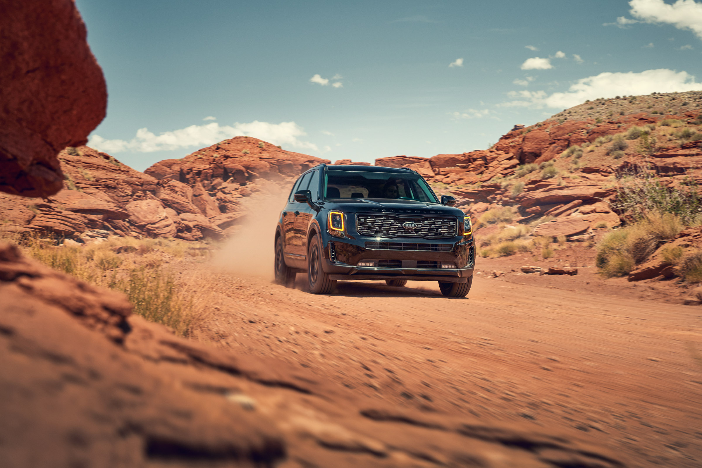 Kia_Telluride_Black-Action_03_rgb_def1